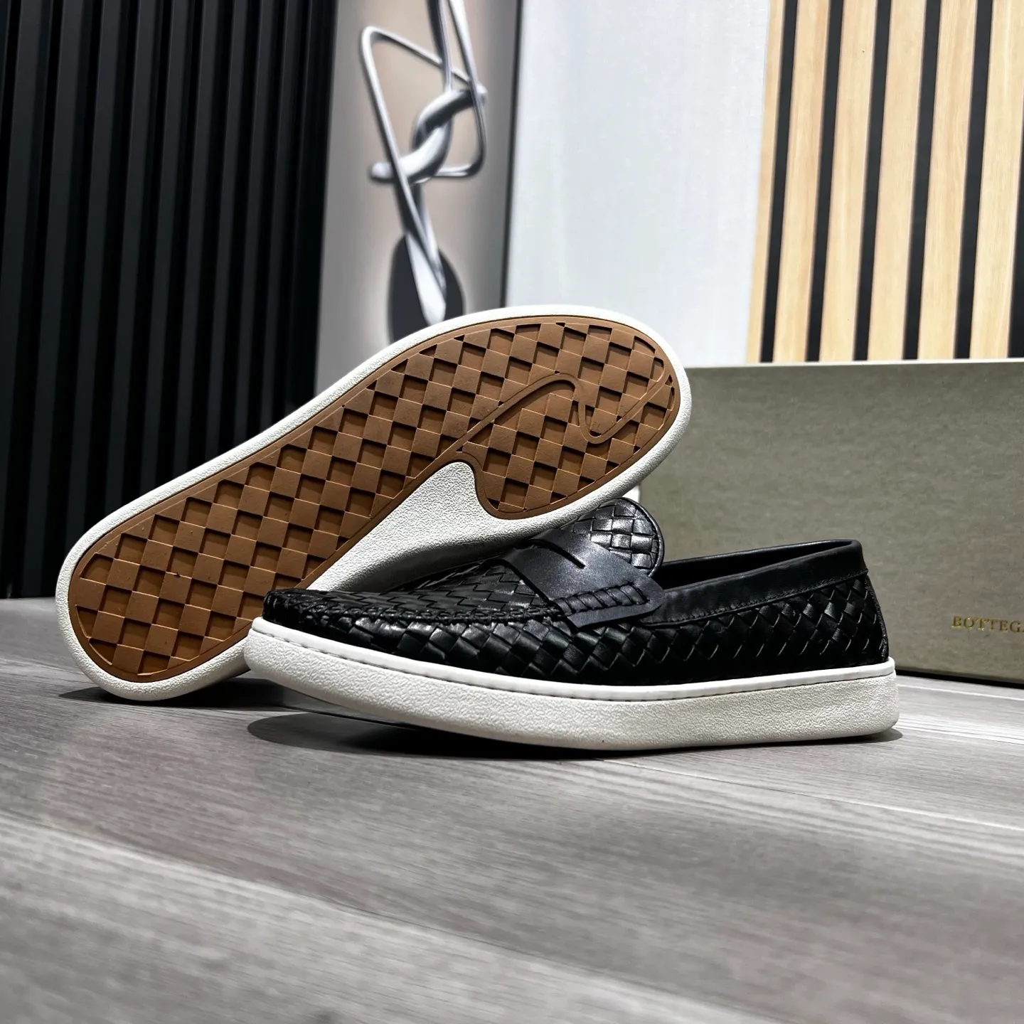 Ex-factory price 500 BV〰️Purely handmade classic men's beanie shoes👉👉driving shoes, slip-on shoes, made of imported cowhide woven from Italy, 💕water-dyed cowhide lining, 🔊original outsole, waterproof platform design, comfortable on the feet. A good choice for traveling and driving, two colors available, code number: 38-44, (45 can be customized)